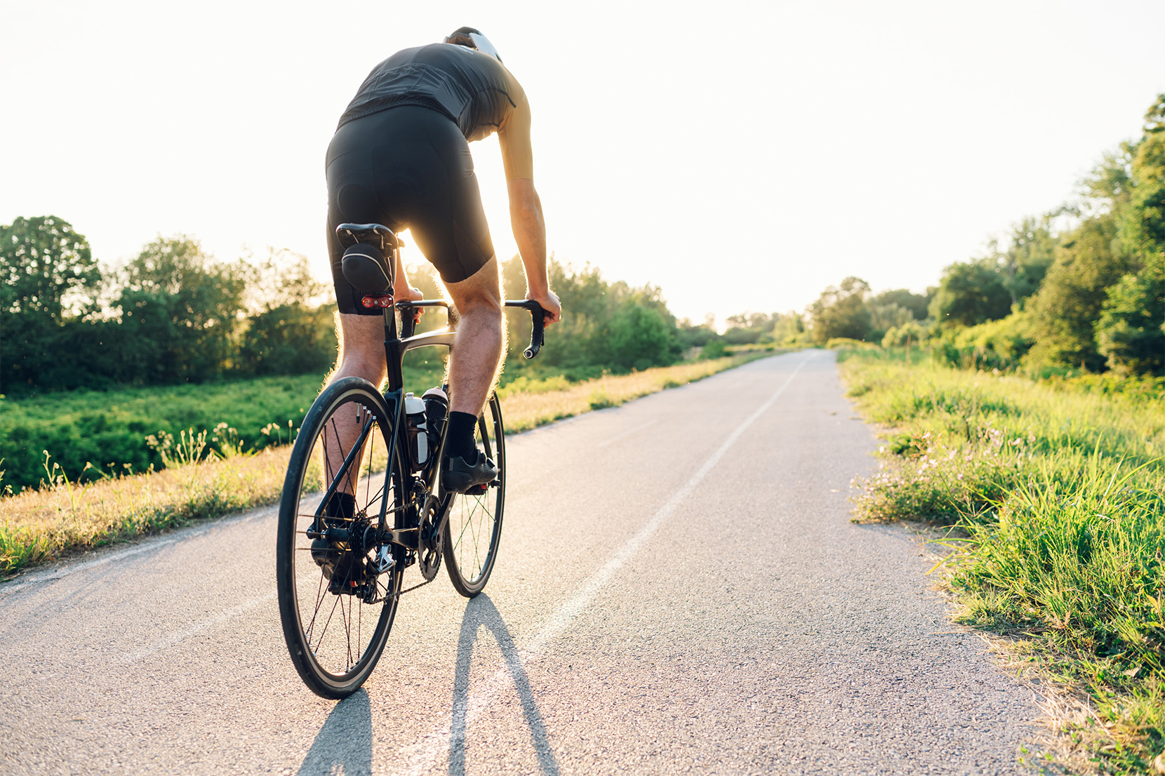 muž-na-bicykli-v-prírode